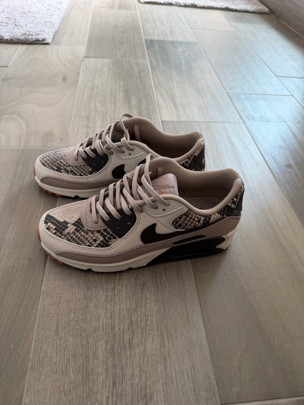 Women’s Nike Air Max 90 size 6.5 Snake Print - Picture 3 of 6